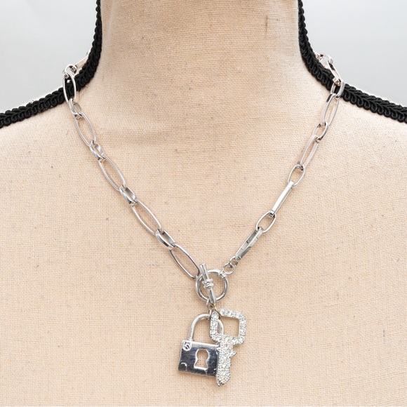 Silver tone link necklace toggle front closure & lock & key with clear stones - Picture 9 of 12